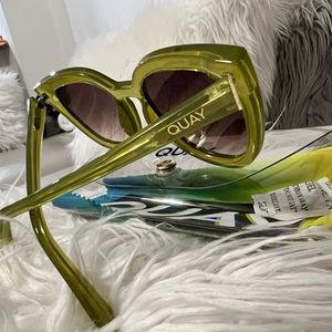NWT quay Australia sunglasses. Style Noosa in grn/brn